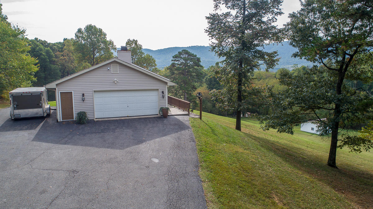 2972 Blue Ridge Boulevard Roanoke, VA 24012 - Photo 5 of 57 Garage