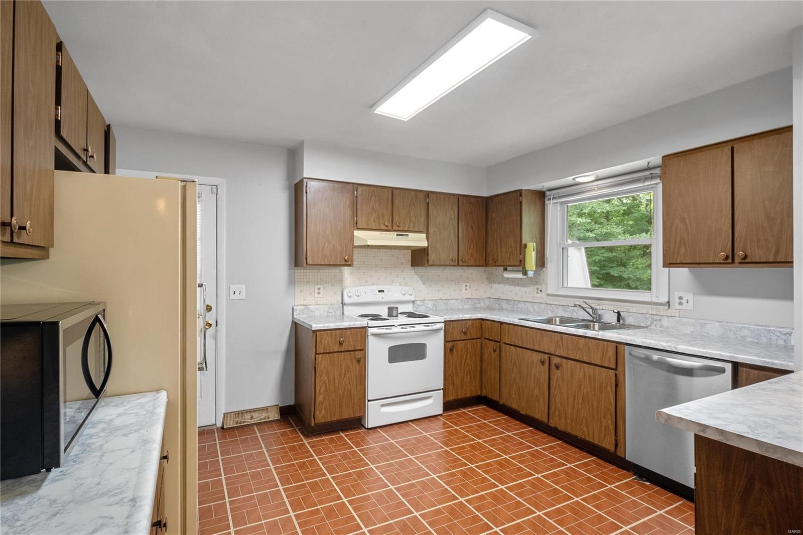 2221 Muegge Road St. Charles, MO 63303 - Photo 11 of 43