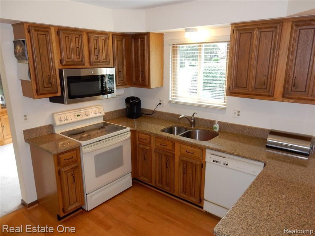 745 Lion Street Rochester Hills, MI 48307 - Photo 30 of 80