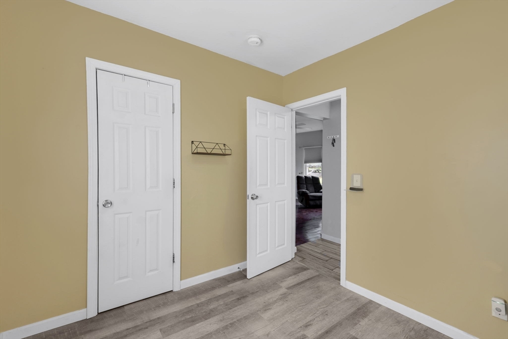 43 Agnes Street Springfield, MA 01118 - Photo 24 of 37
