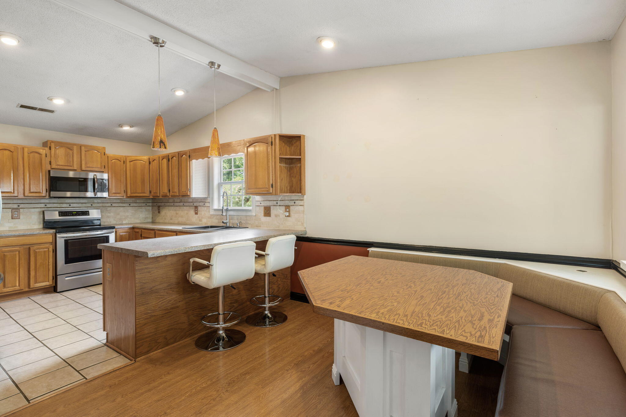 1614 Lauda Drive Mount Pleasant, SC 29464 - Photo 12 of 40 Eat-in kitchen