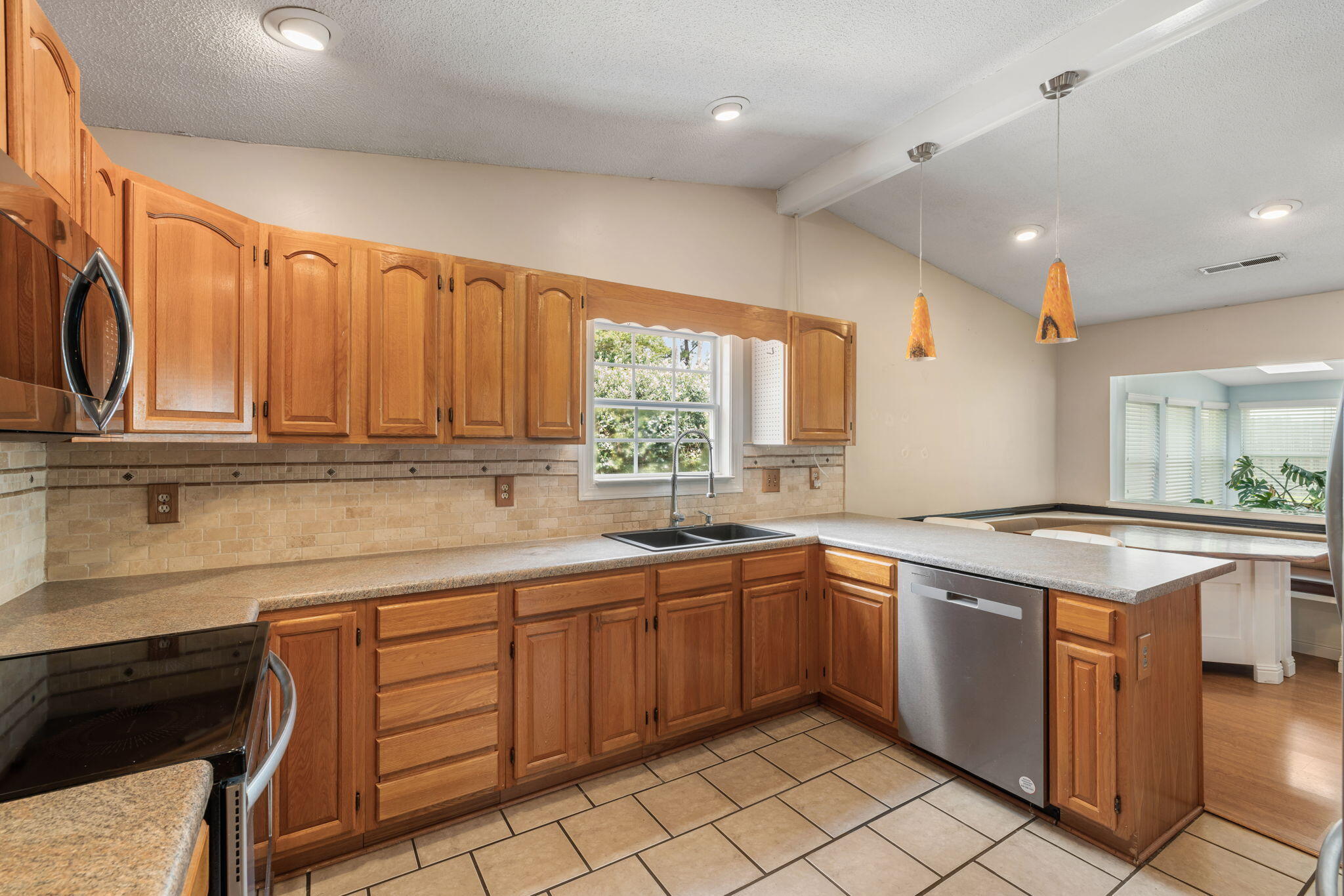 1614 Lauda Drive Mount Pleasant, SC 29464 - Photo 8 of 40 Kitchen