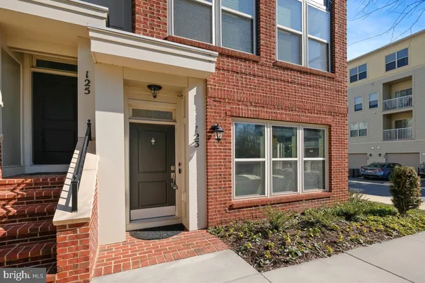$3,300 | 123 Copley Circle, Unit 35A, Gaithersburg, MD 20878