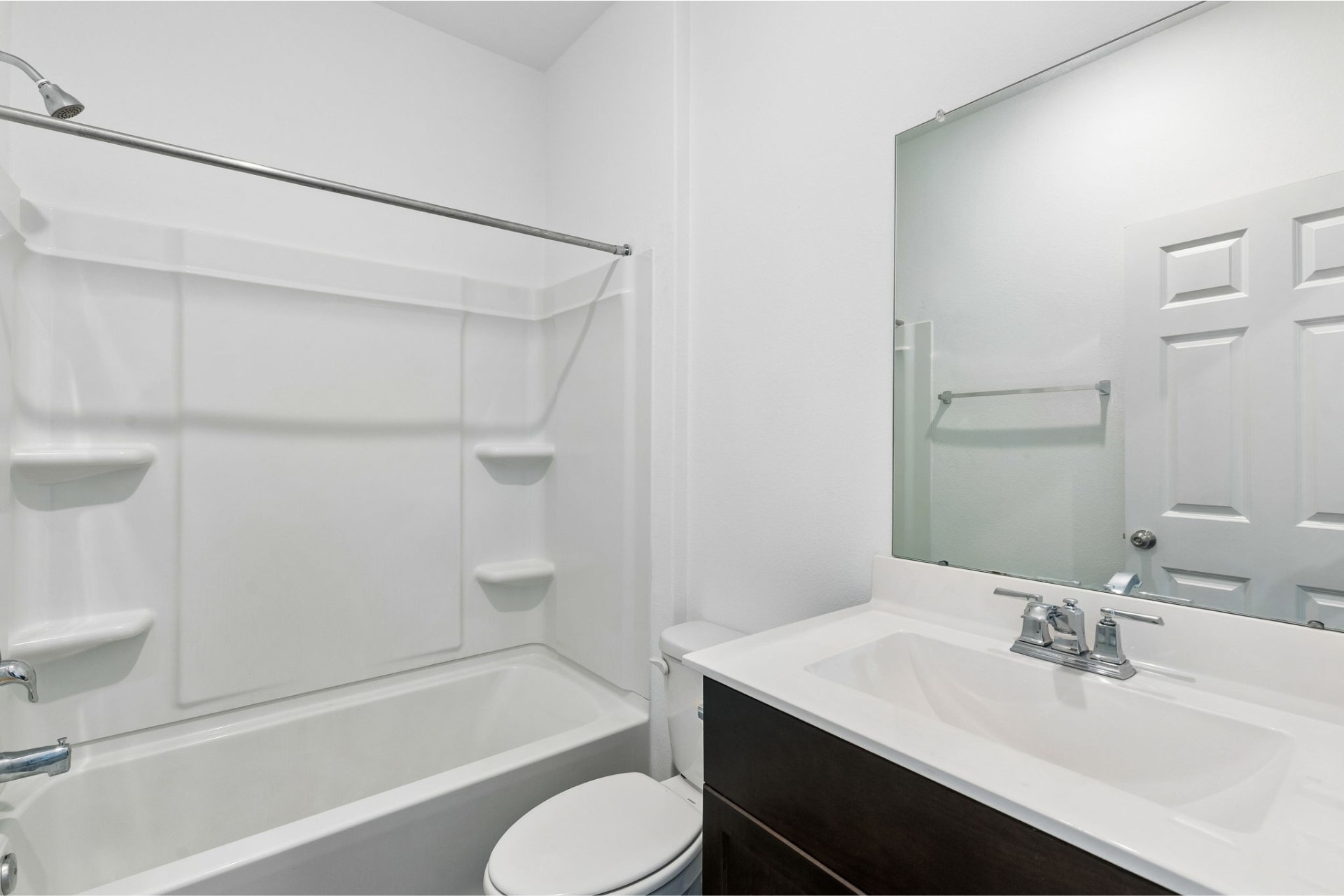 7329 Madison Commons Lane Houston, TX 77075 - Photo 14 of 17 Bathroom