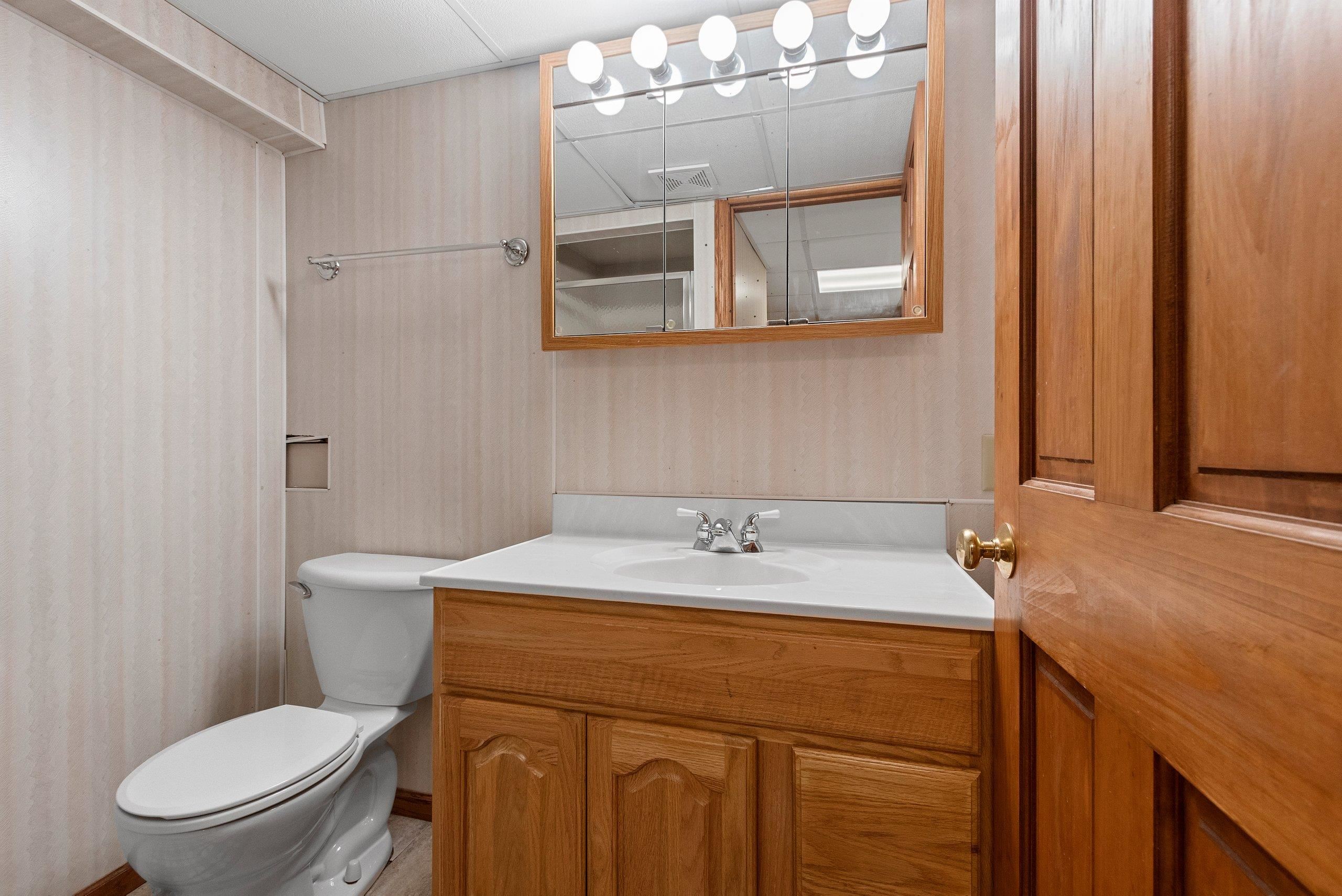 1203 Valleyview Road Green Bay, WI 54304 - Photo 38 of 81