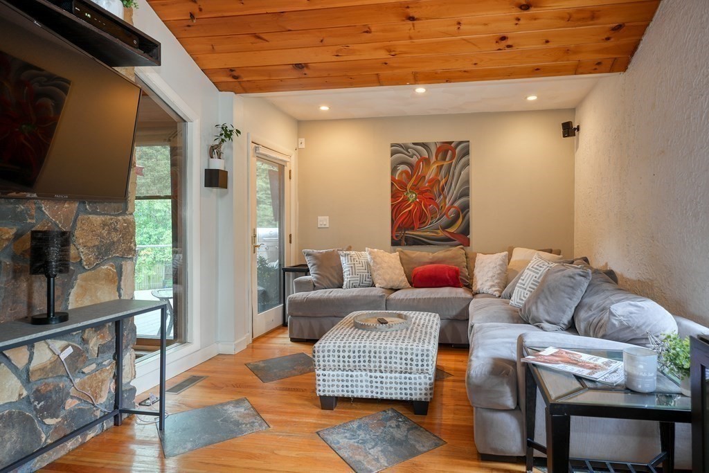 122 Drake Road Burlington, MA 01803 - Photo 11 of 41 Gallery Image 11