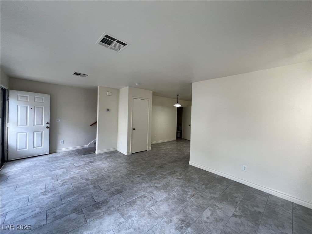 5586 Lago Court Las Vegas, NV 89118 - Photo 4 of 33