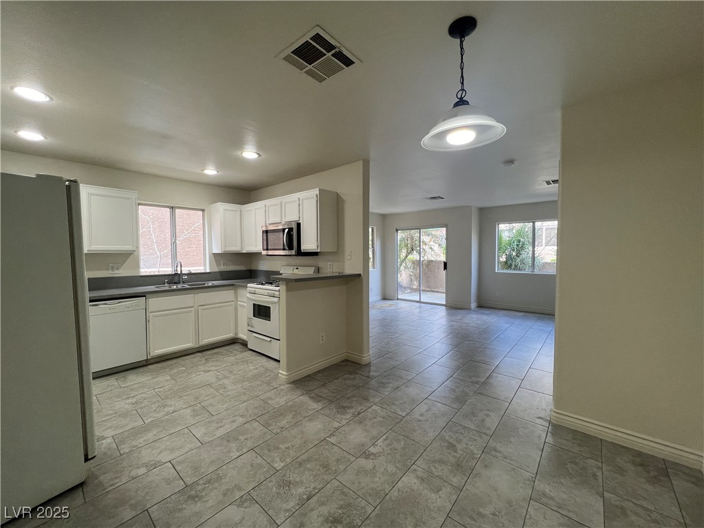 5586 Lago Court Las Vegas, NV 89118 - Photo 6 of 33