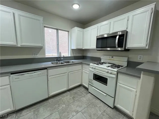 $1,850 | 5586 Lago Court, Las Vegas, NV 89118