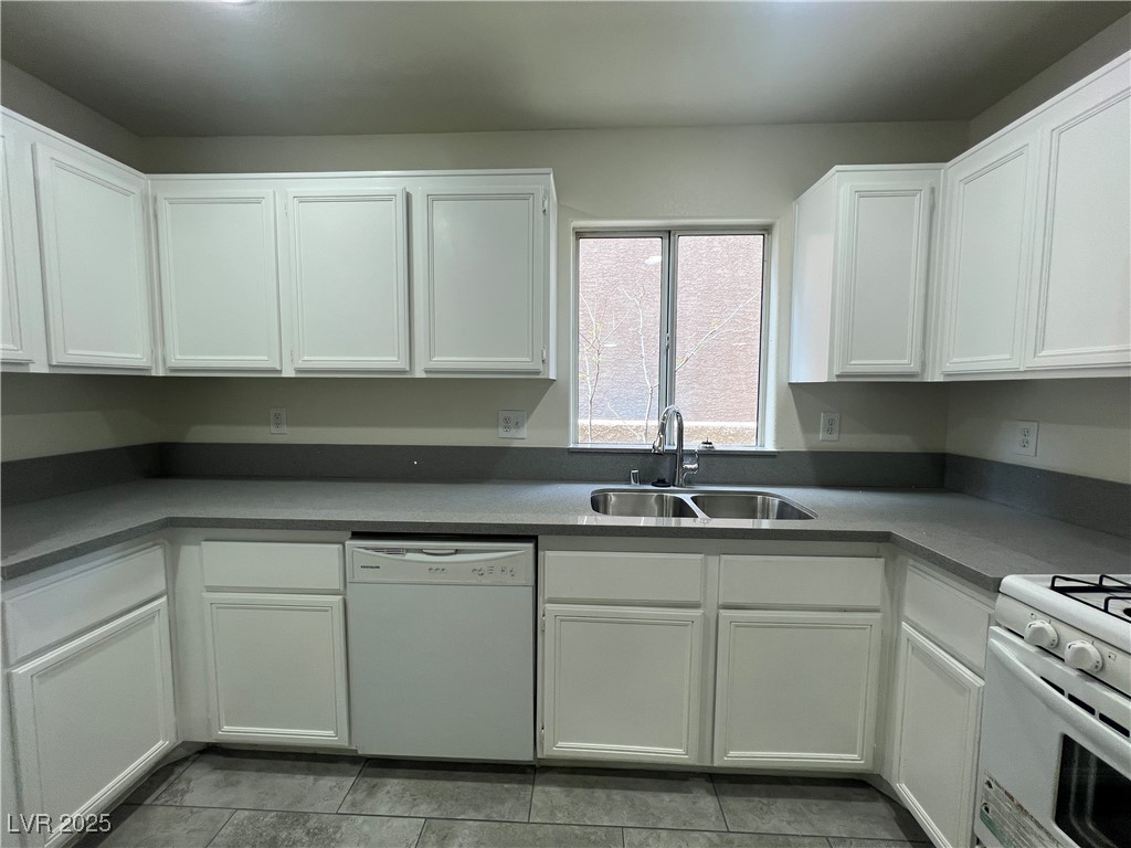 5586 Lago Court Las Vegas, NV 89118 - Photo 9 of 33