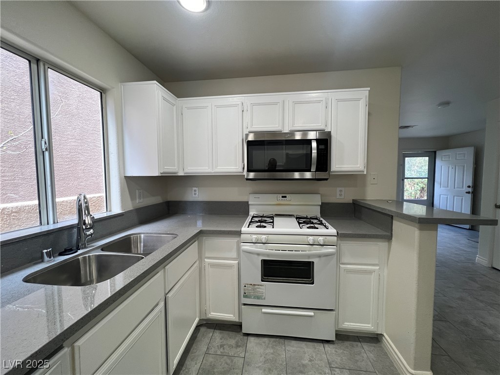 5586 Lago Court Las Vegas, NV 89118 - Photo 10 of 33