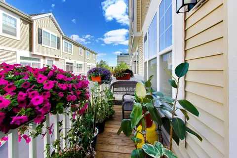 $499,900 | 810 Lexington Circle West, Des Plaines, IL 60016