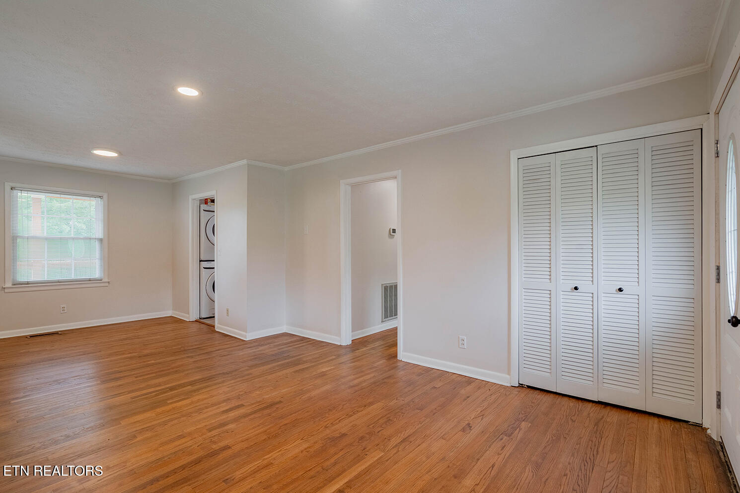 104 West Sheridan Place Oak Ridge, TN 37830 - Photo 3 of 19 A7301228-HDR