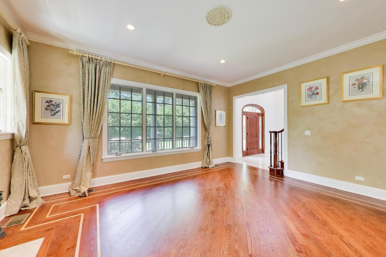 73 Locust Road Winnetka, IL 60093 - Photo 10 of 44