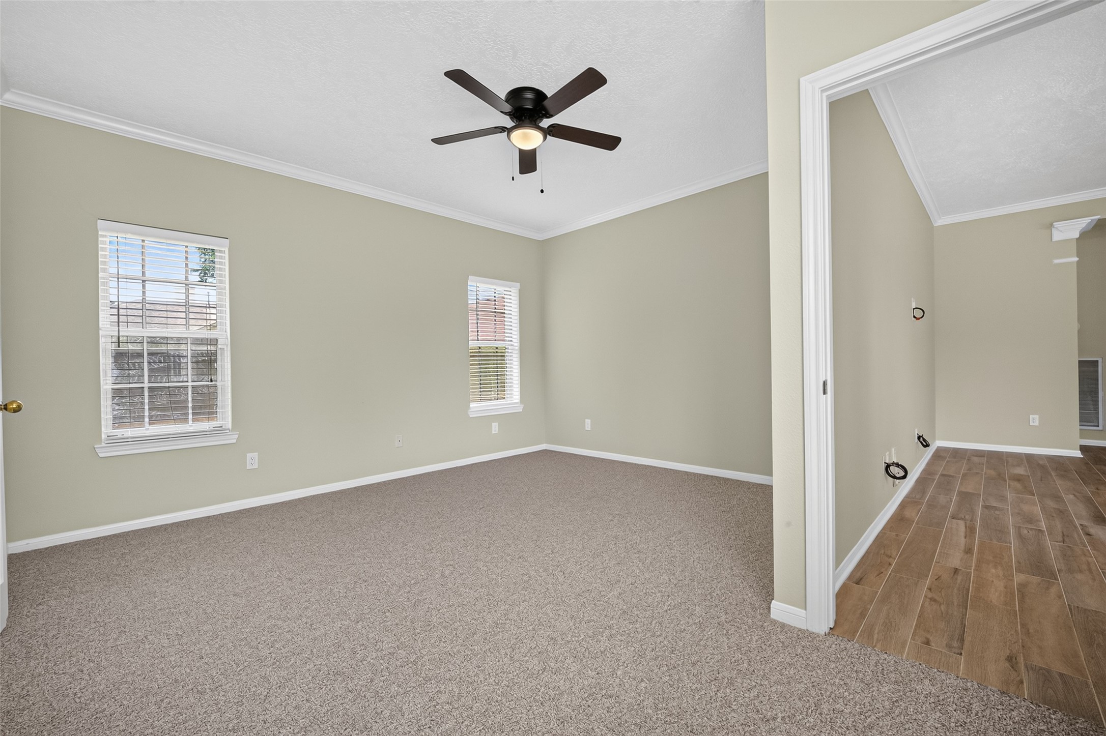 1430 Mabry Mill Road Houston, TX 77062 - Photo 17 of 39 Sitting room attached to Primary bedroom
