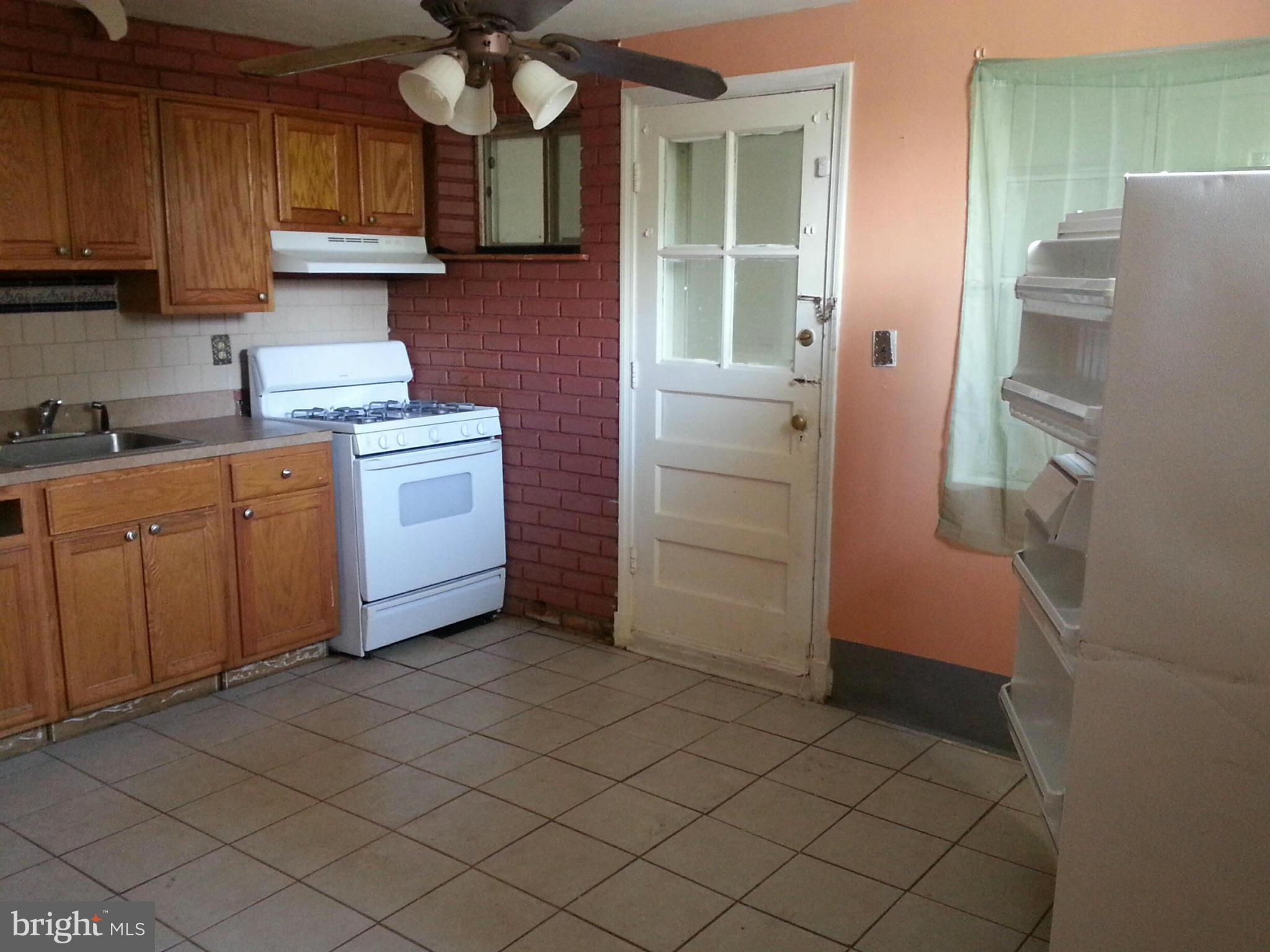 735 Bethnal Road Baltimore, MD 21229 - Photo 18 of 26 Kitchen