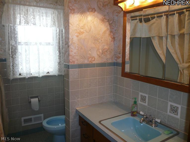 6725 West Pleasant Valley Road Cleveland, OH 44129 - Photo 16 of 25 Gallery Image 16