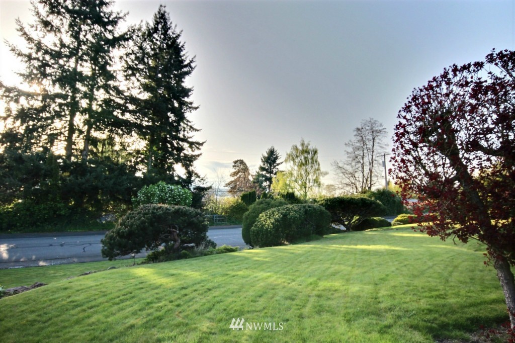 528 Edmonds Avenue Northeast Renton, WA 98056 - Photo 22 of 25