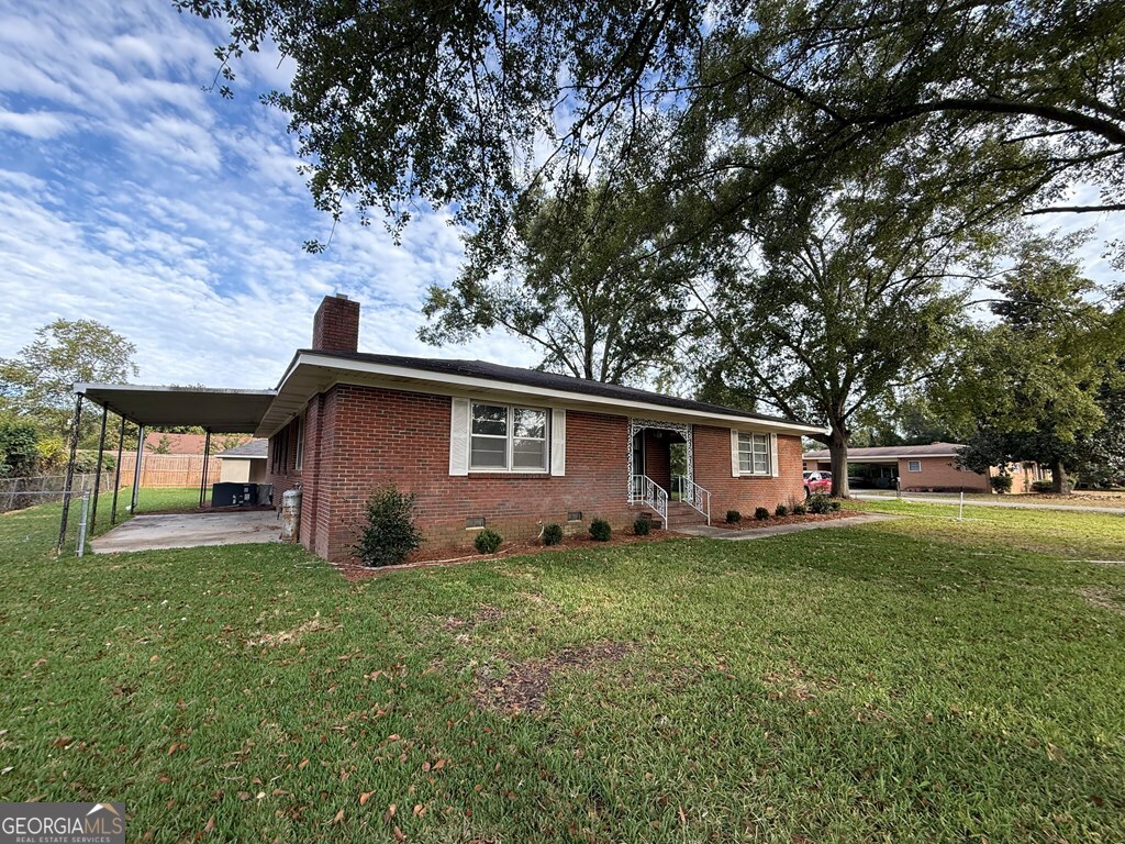 412 Roberson Street Dublin, GA 31021 - Photo 18 of 54 a backyard of a house with table and chairs