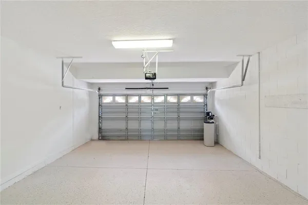 a view of empty room with window