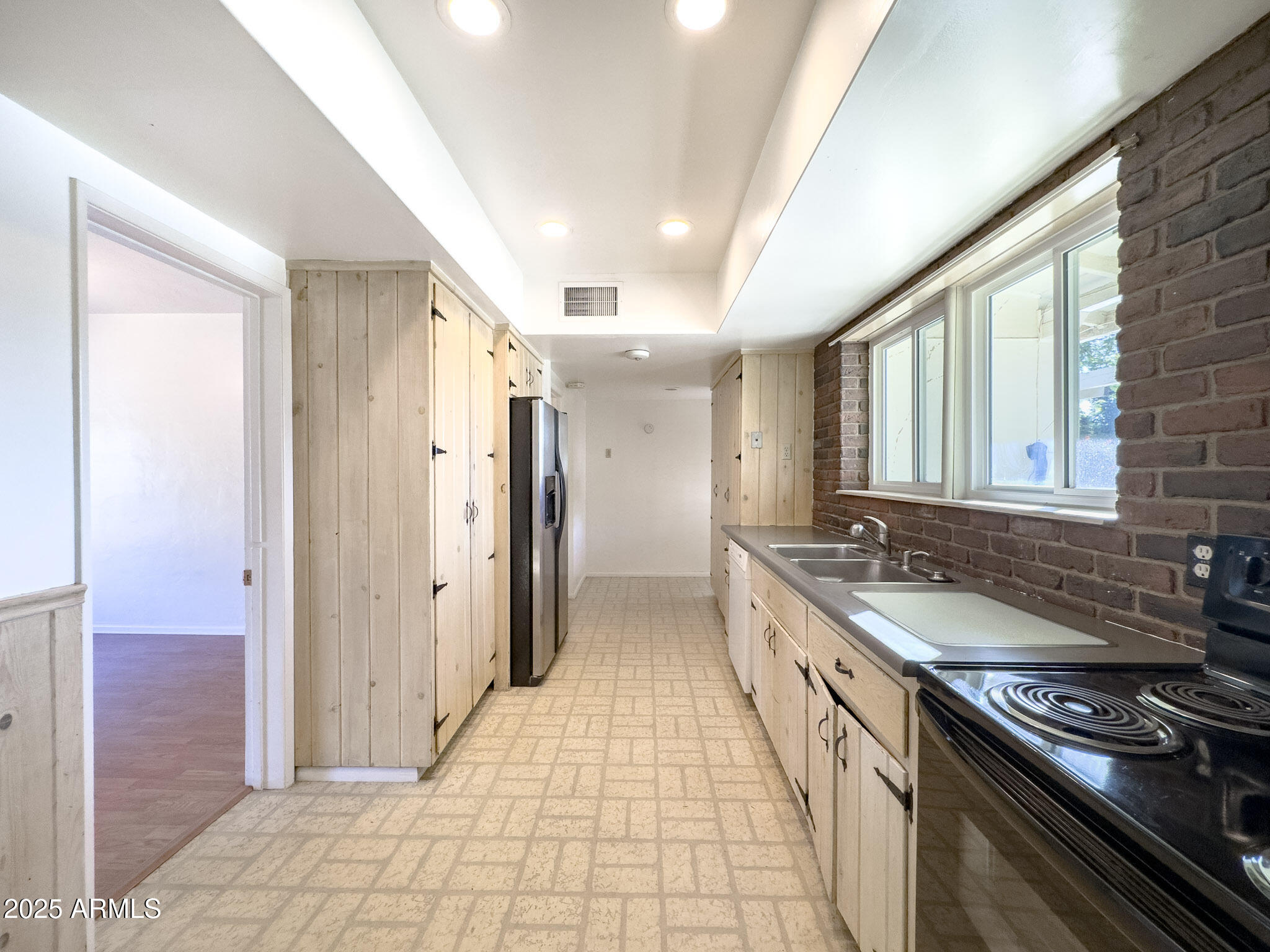 41 East Myrtle Avenue Phoenix, AZ 85020 - Photo 11 of 37 a spacious bathroom with a granite countertop sink a mirror and a shower