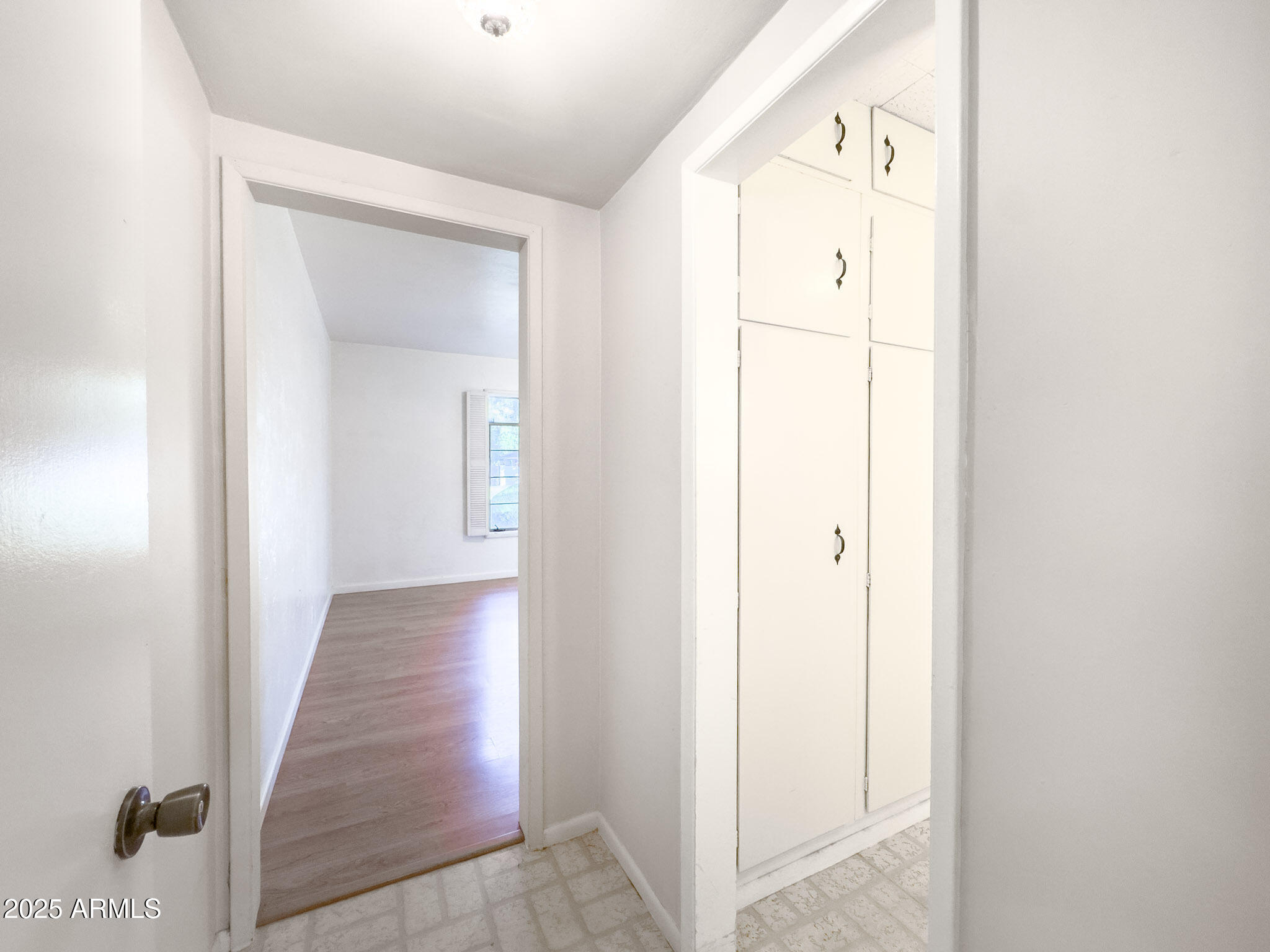 41 East Myrtle Avenue Phoenix, AZ 85020 - Photo 13 of 37 a view of a hallway with wooden floor