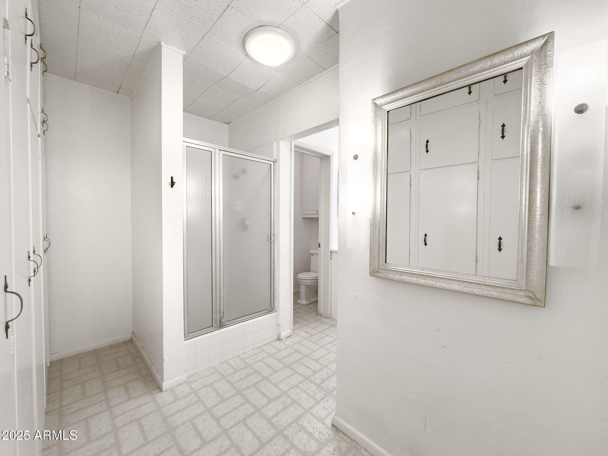 41 East Myrtle Avenue Phoenix, AZ 85020 - Photo 14 of 37 a view of an empty room