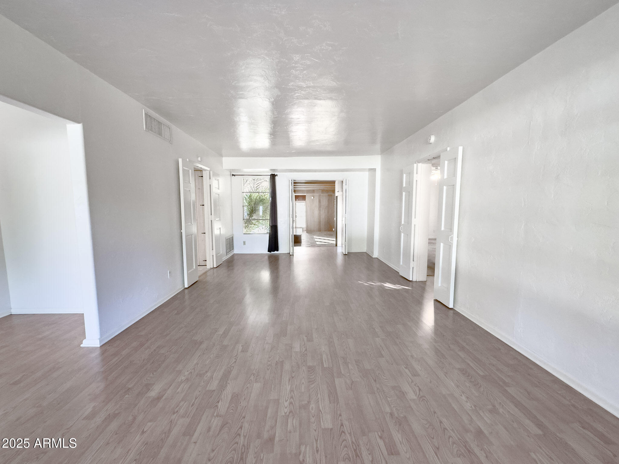 41 East Myrtle Avenue Phoenix, AZ 85020 - Photo 18 of 37 a view of livingroom and hardwood floor