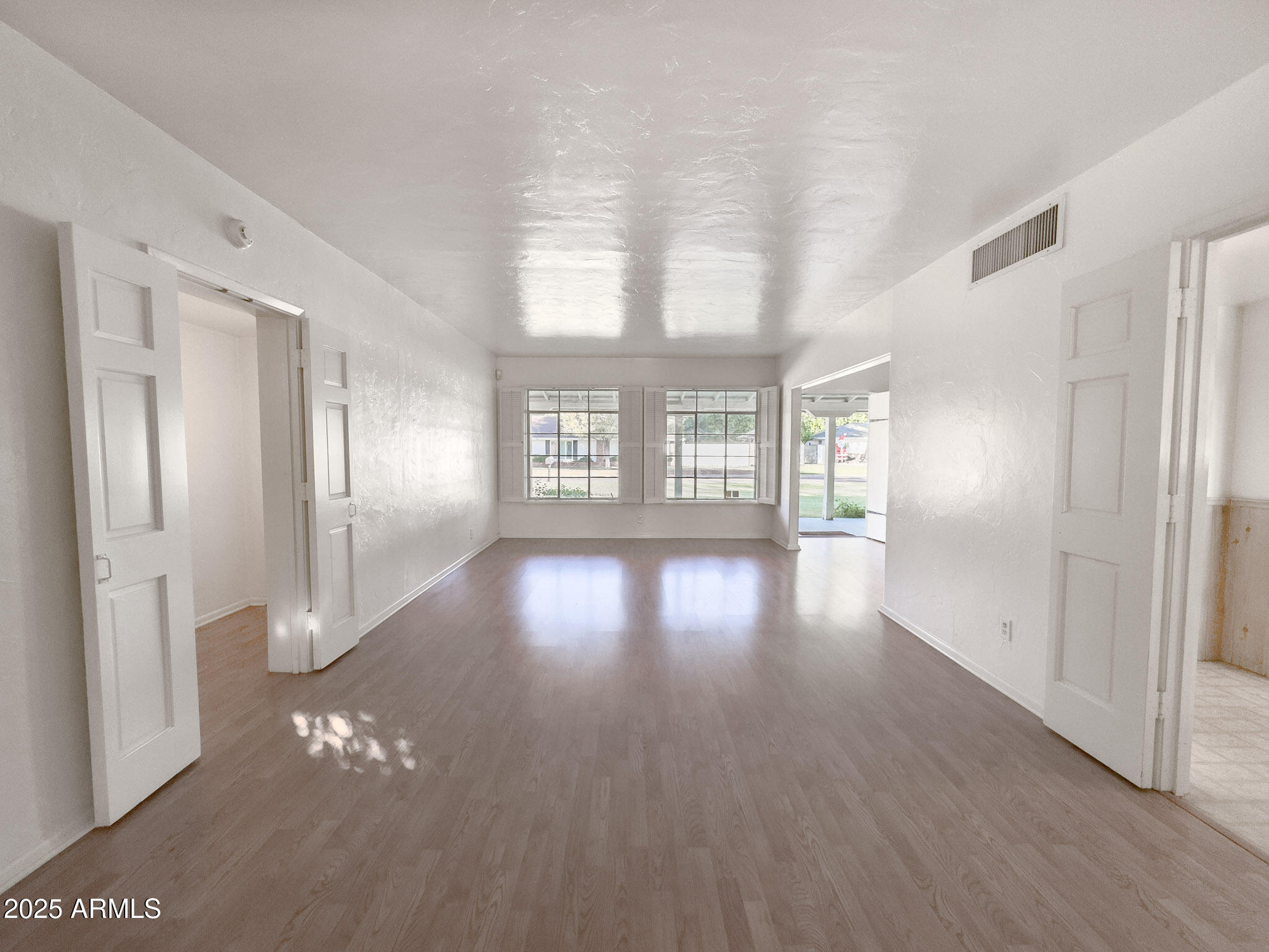 41 East Myrtle Avenue Phoenix, AZ 85020 - Photo 20 of 37 a view of livingroom with hardwood floor and window