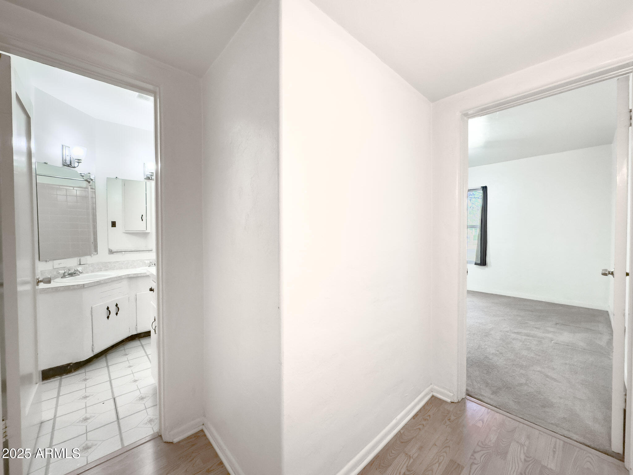 41 East Myrtle Avenue Phoenix, AZ 85020 - Photo 21 of 37 a bathroom with a double vanity sink and mirror