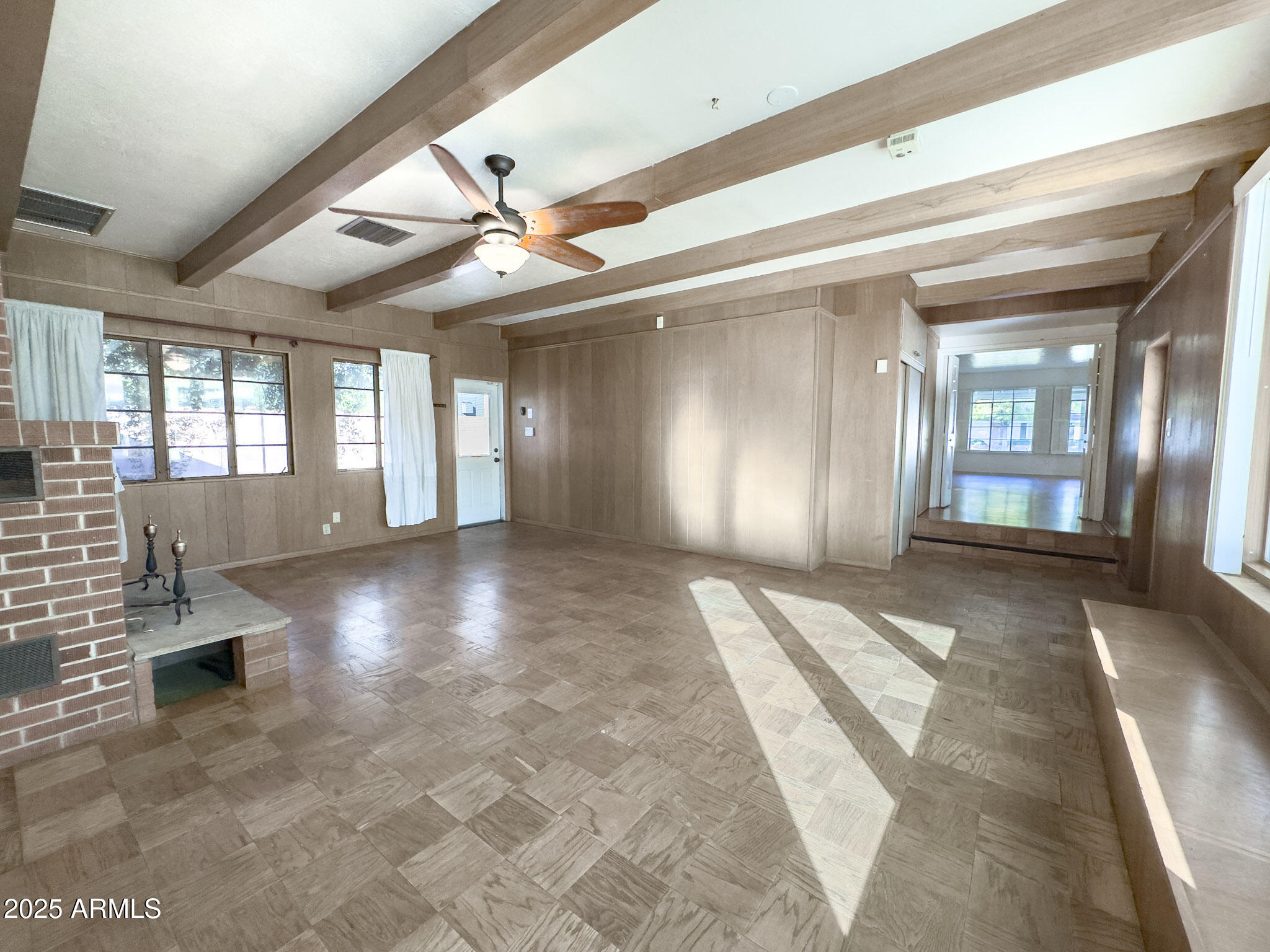 41 East Myrtle Avenue Phoenix, AZ 85020 - Photo 31 of 37 a view of an entryway