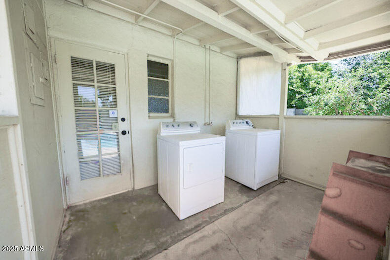 41 East Myrtle Avenue Phoenix, AZ 85020 - Photo 34 of 37 a utility room with dryer and washer