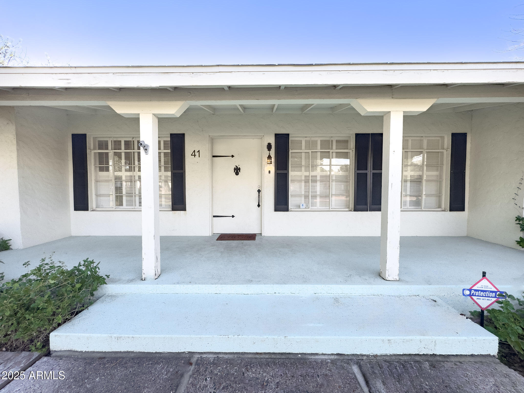 41 East Myrtle Avenue Phoenix, AZ 85020 - Photo 3 of 37 a view of a house with potted plants