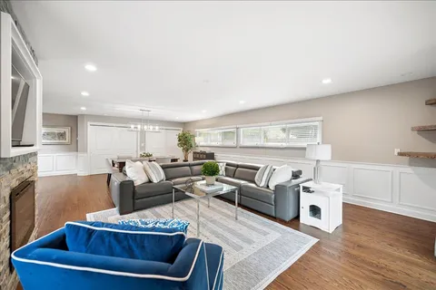 $1,899,000 | 586 Earl Drive, Northfield, IL 60093