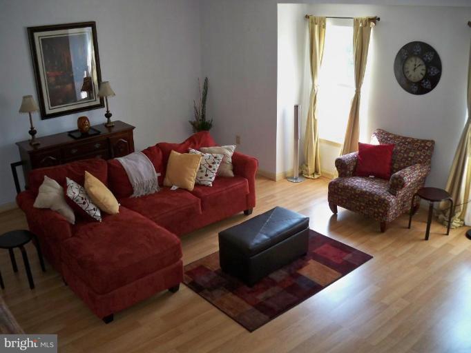 6904 Mayfair Road Laurel, MD 20707 - Photo 5 of 20 Living Room