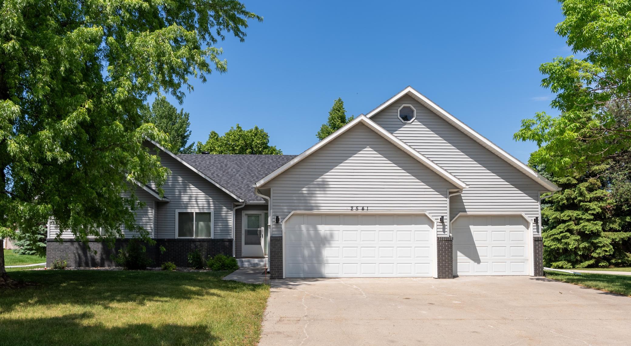 2541 26th Avenue South Fargo, ND 58103 - Photo 1 of 41