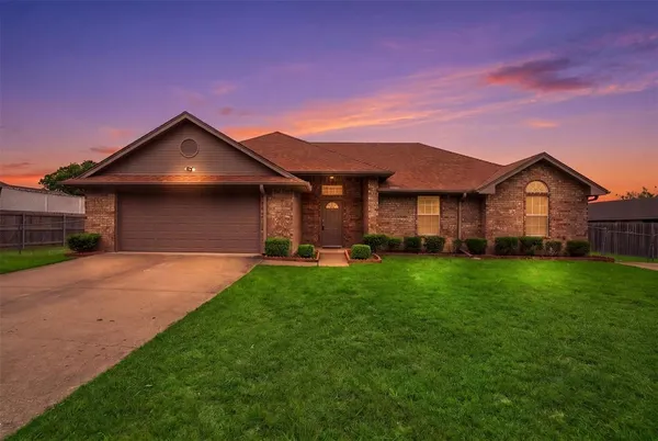 $400,000 | 1022 Batchler Road, Red Oak, TX 75154