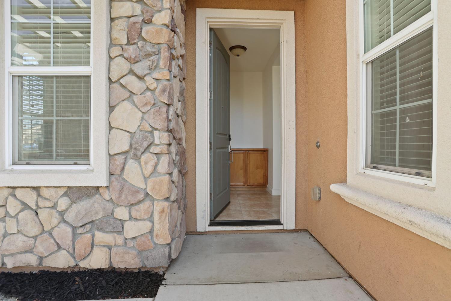 1773 Lana Way Manteca, CA 95337 - Photo 5 of 56