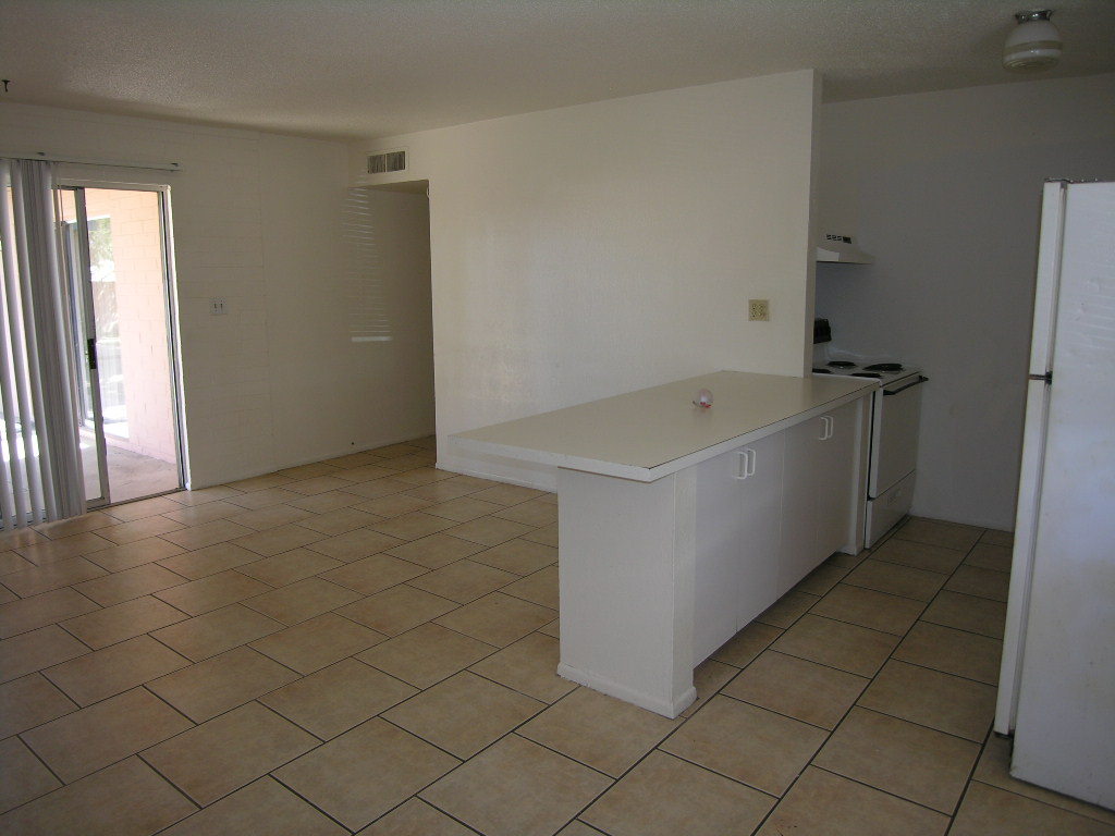 1710 East Ocotillo Road, Unit E Phoenix, AZ 85016 - Photo 4 of 12 Unit1 Kit2LR