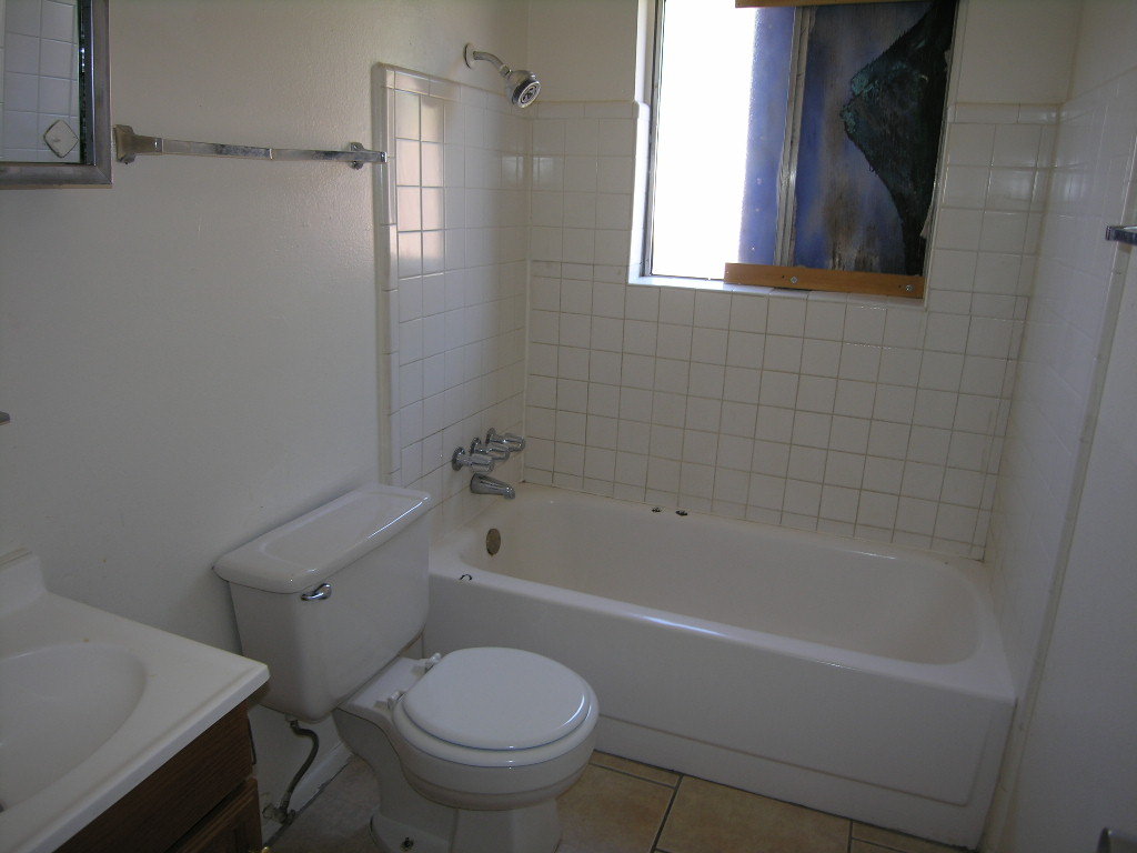 1710 East Ocotillo Road, Unit E Phoenix, AZ 85016 - Photo 7 of 12 Unit1 Bath