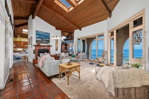 $6,485,000 | 2399 San Clemente Street, Laguna Beach, CA 92651