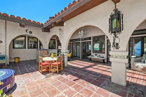 $6,485,000 | 2399 San Clemente Street, Laguna Beach, CA 92651