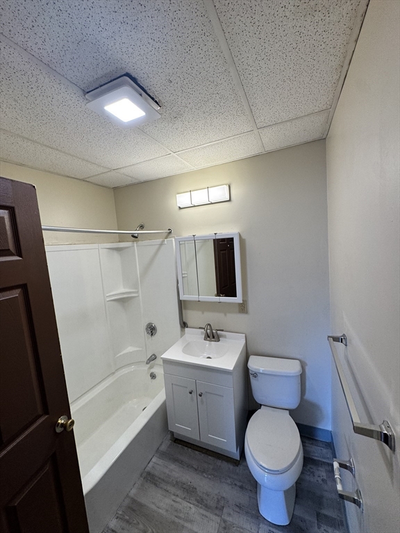 175 Maple Street, Unit 4R Springfield, MA 01105 - Photo 7 of 10 a bathroom with a toilet sink a mirror a bathtub and vanity