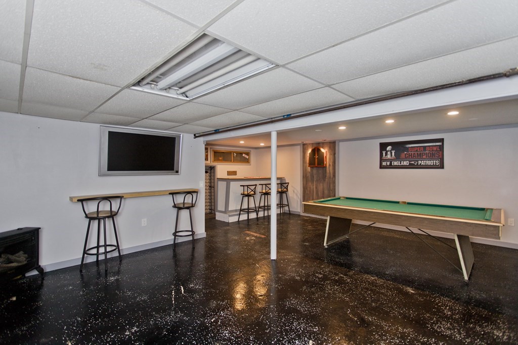 61 Arbor Road Enfield, CT 06082 - Photo 29 of 39 a lobby with furniture and a table