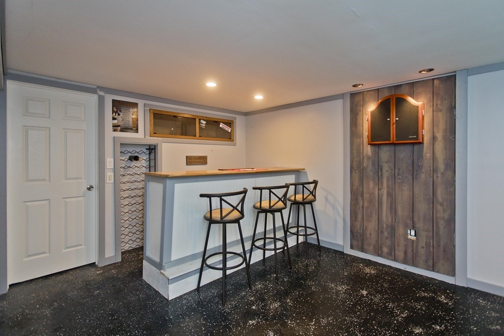 61 Arbor Road Enfield, CT 06082 - Photo 30 of 39 a very nice looking room with a dining space