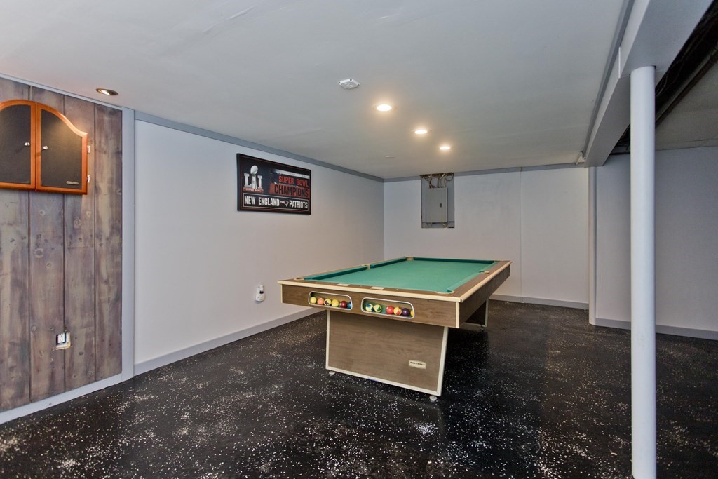 61 Arbor Road Enfield, CT 06082 - Photo 31 of 39 a room with furniture and screen