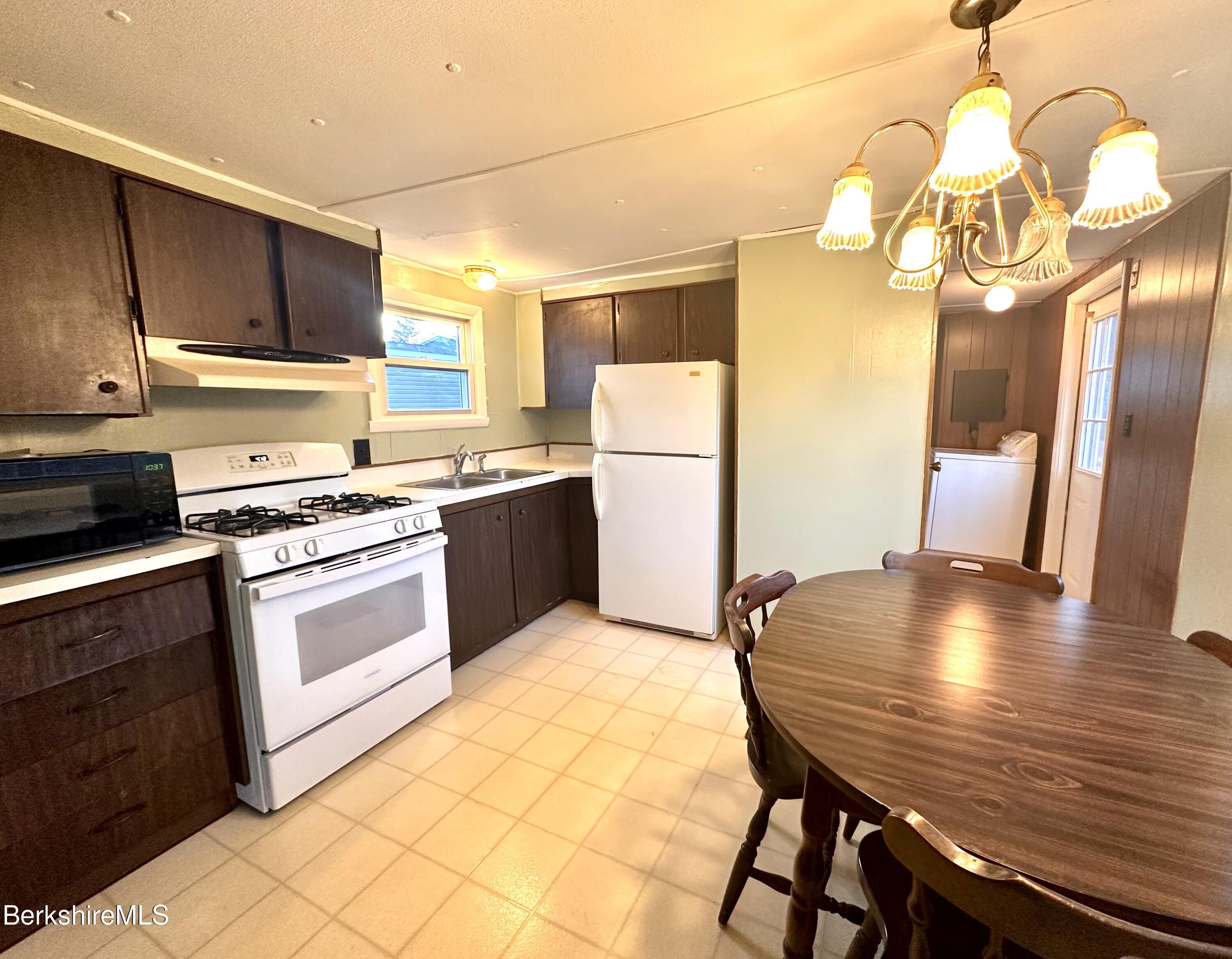 405 Pittsfield Lenox Road, Unit E6 Lenox, MA 01240 - Photo 10 of 23 IMG_0560