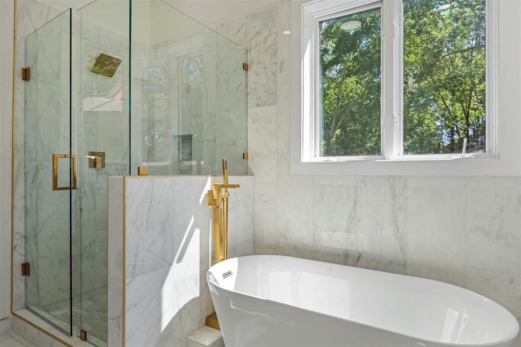 14354 Ridge Lane Malakoff, TX 75148 - Photo 26 of 40 a bathroom with a bathtub and shower