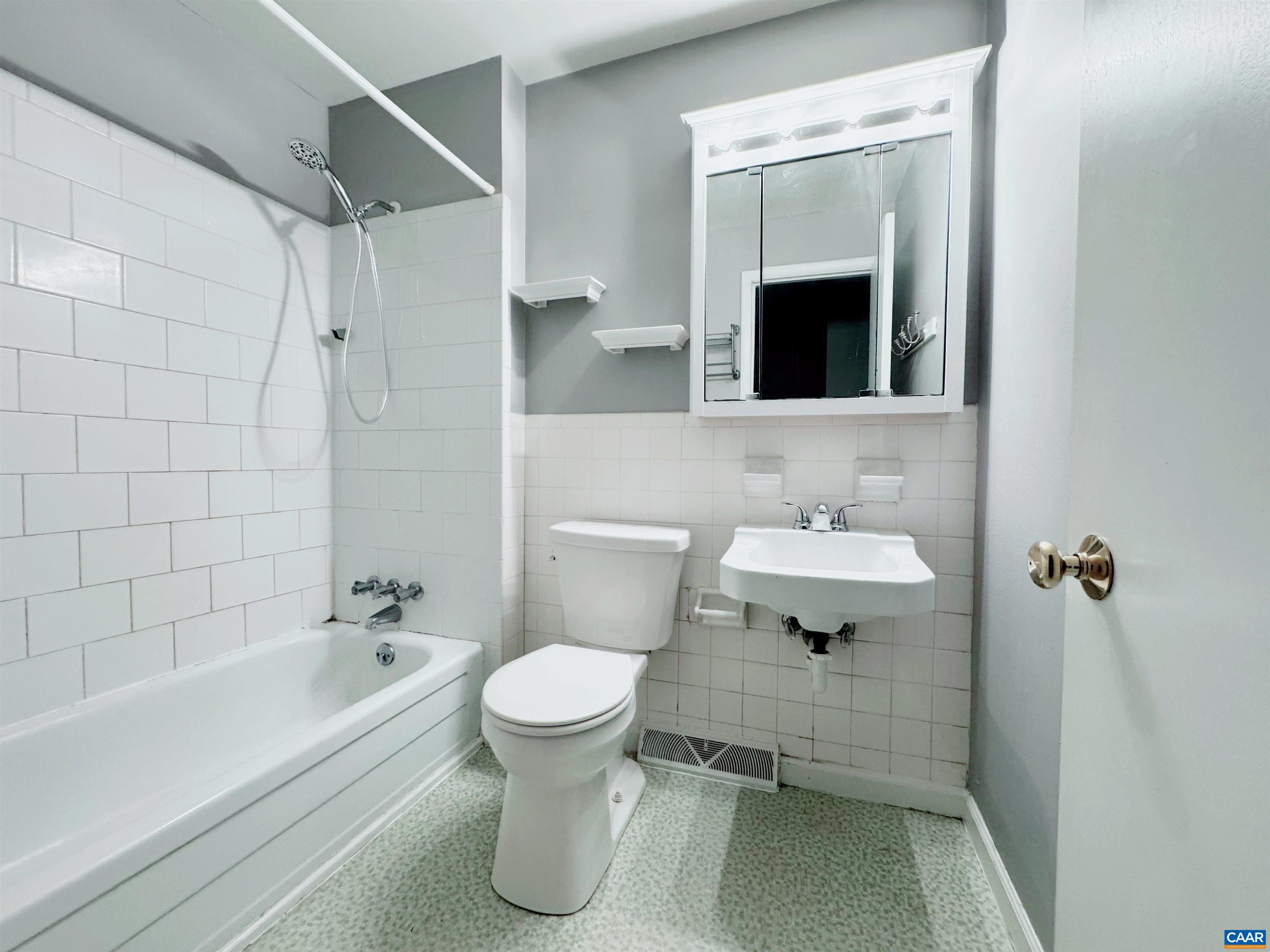 2434 Arlington Boulevard, Unit D3 Charlottesville, VA 22903 - Photo 3 of 9 2nd Floor Bath