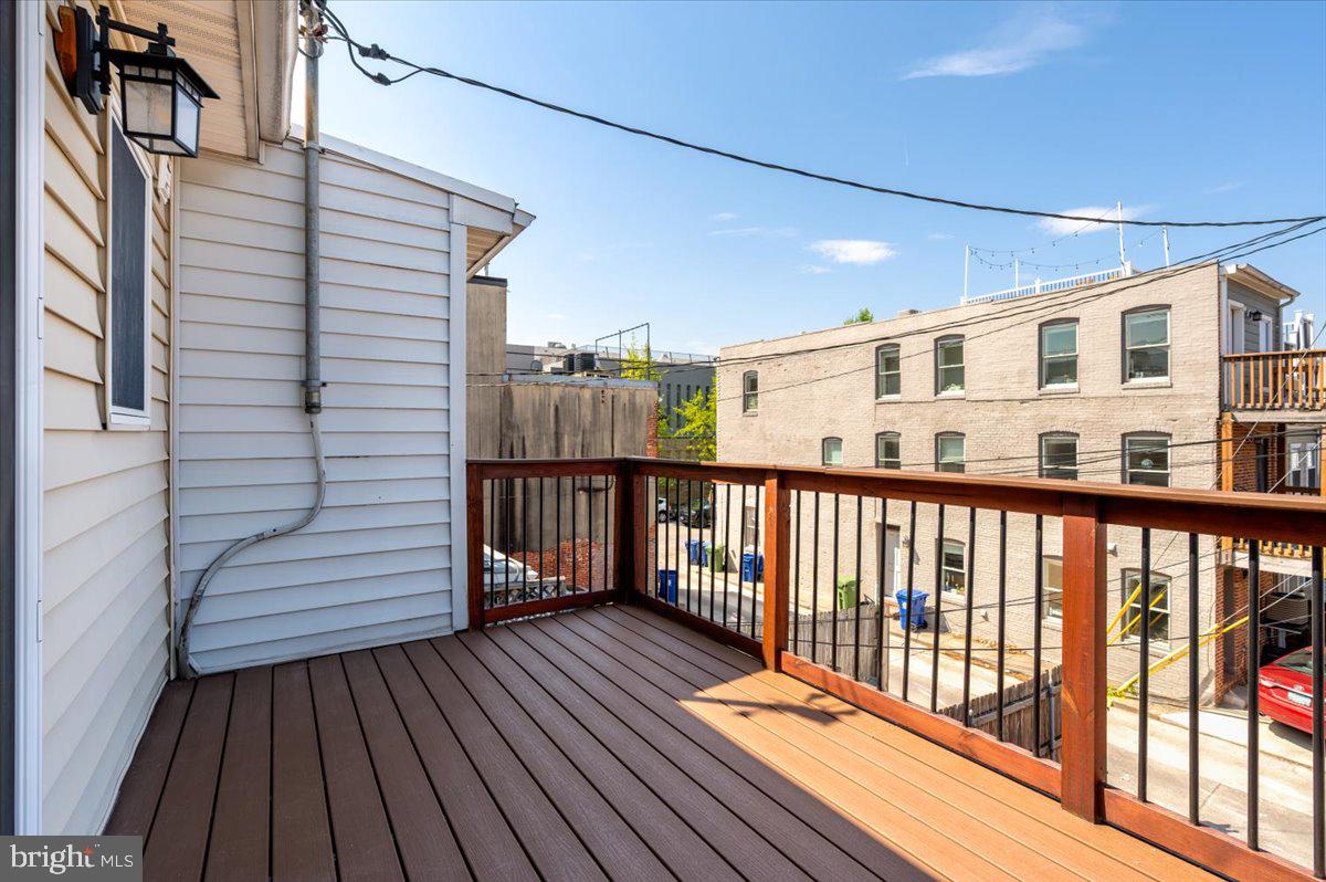 1450 Riverside Avenue Baltimore, MD 21230 - Photo 25 of 38 Second floor balcony (Trex decking)